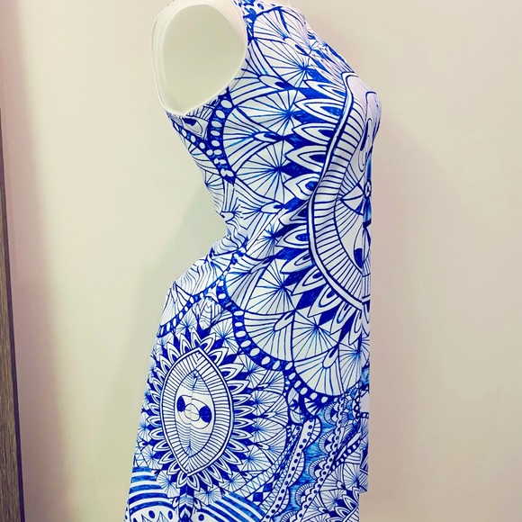 Summer Dress. new with tags. White with blue design size M - Picture 2 of 4